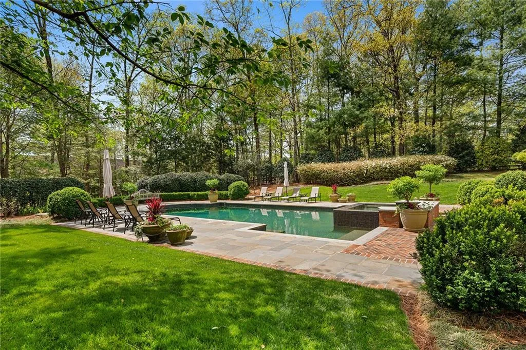 5660 Glen Errol Road, Atlanta, Georgia 30327, 4 Bedrooms Bedrooms, ,5 BathroomsBathrooms,Residential,Sold,5660 Glen Errol Road,7201382