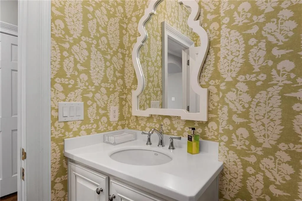 5660 Glen Errol Road, Atlanta, Georgia 30327, 4 Bedrooms Bedrooms, ,5 BathroomsBathrooms,Residential,Sold,5660 Glen Errol Road,7201382