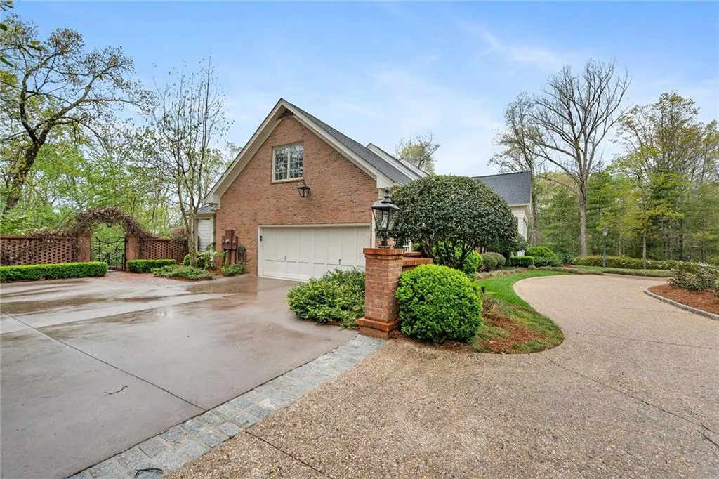 5660 Glen Errol Road, Atlanta, Georgia 30327, 4 Bedrooms Bedrooms, ,5 BathroomsBathrooms,Residential,Sold,5660 Glen Errol Road,7201382