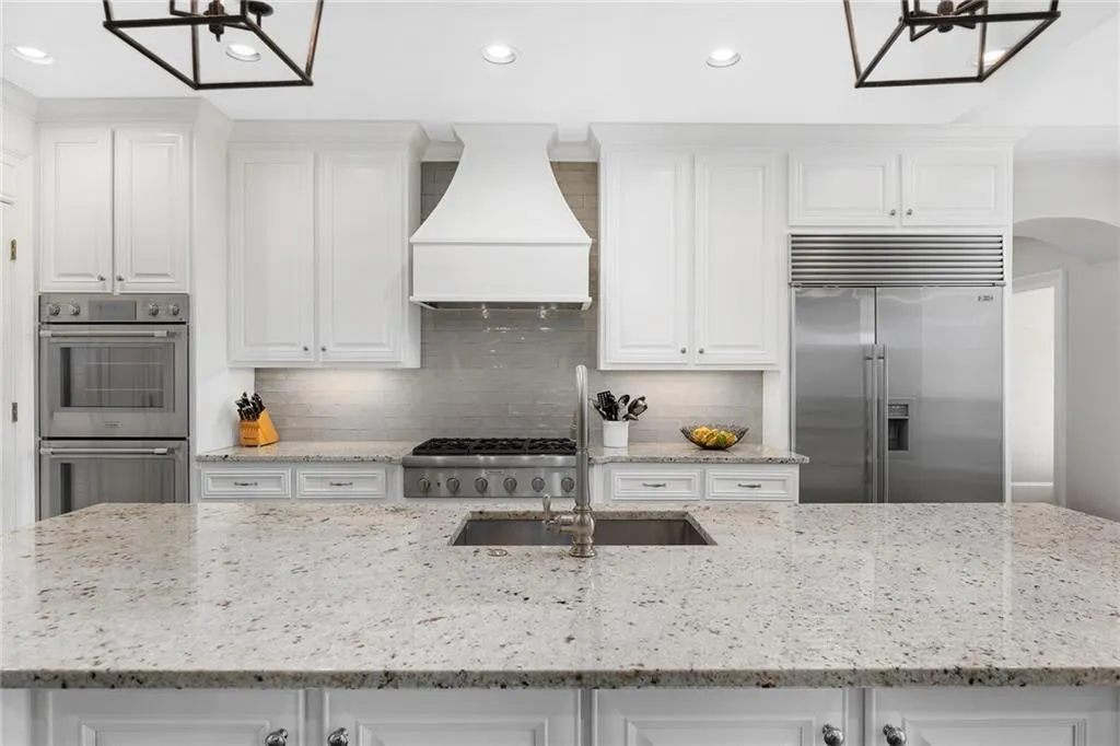 5660 Glen Errol Road, Atlanta, Georgia 30327, 4 Bedrooms Bedrooms, ,5 BathroomsBathrooms,Residential,Sold,5660 Glen Errol Road,7201382