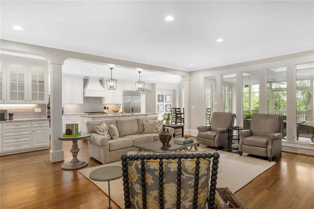 5660 Glen Errol Road, Atlanta, Georgia 30327, 4 Bedrooms Bedrooms, ,5 BathroomsBathrooms,Residential,Sold,5660 Glen Errol Road,7201382