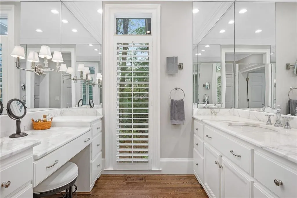 5660 Glen Errol Road, Atlanta, Georgia 30327, 4 Bedrooms Bedrooms, ,5 BathroomsBathrooms,Residential,Sold,5660 Glen Errol Road,7201382