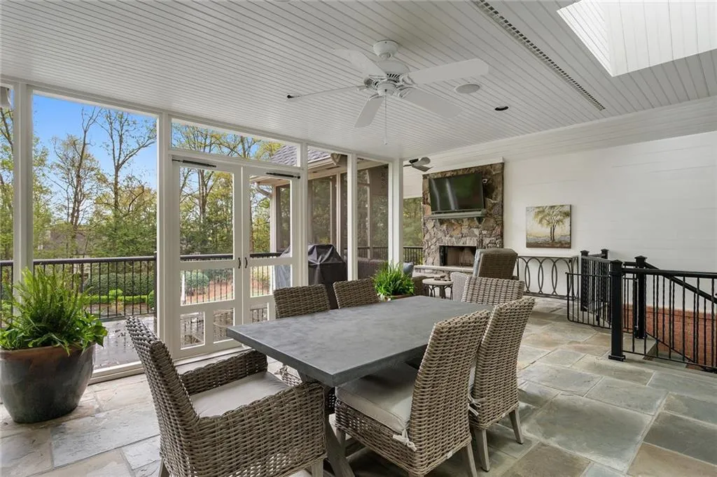 5660 Glen Errol Road, Atlanta, Georgia 30327, 4 Bedrooms Bedrooms, ,5 BathroomsBathrooms,Residential,Sold,5660 Glen Errol Road,7201382