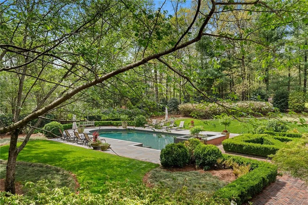 5660 Glen Errol Road, Atlanta, Georgia 30327, 4 Bedrooms Bedrooms, ,5 BathroomsBathrooms,Residential,Sold,5660 Glen Errol Road,7201382