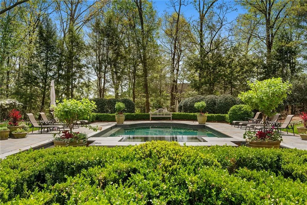 5660 Glen Errol Road, Atlanta, Georgia 30327, 4 Bedrooms Bedrooms, ,5 BathroomsBathrooms,Residential,Sold,5660 Glen Errol Road,7201382