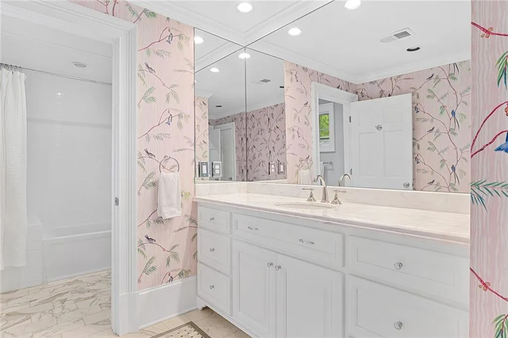 5660 Glen Errol Road, Atlanta, Georgia 30327, 4 Bedrooms Bedrooms, ,5 BathroomsBathrooms,Residential,Sold,5660 Glen Errol Road,7201382