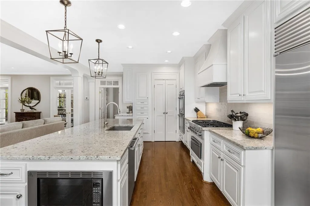 5660 Glen Errol Road, Atlanta, Georgia 30327, 4 Bedrooms Bedrooms, ,5 BathroomsBathrooms,Residential,Sold,5660 Glen Errol Road,7201382