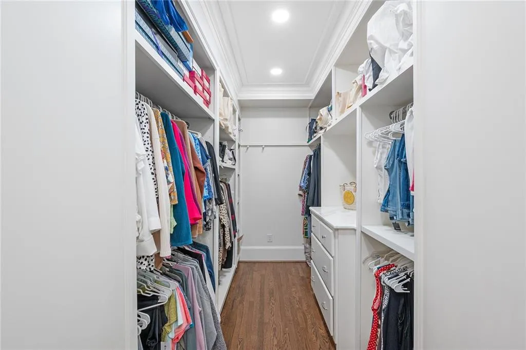 5660 Glen Errol Road, Atlanta, Georgia 30327, 4 Bedrooms Bedrooms, ,5 BathroomsBathrooms,Residential,Sold,5660 Glen Errol Road,7201382