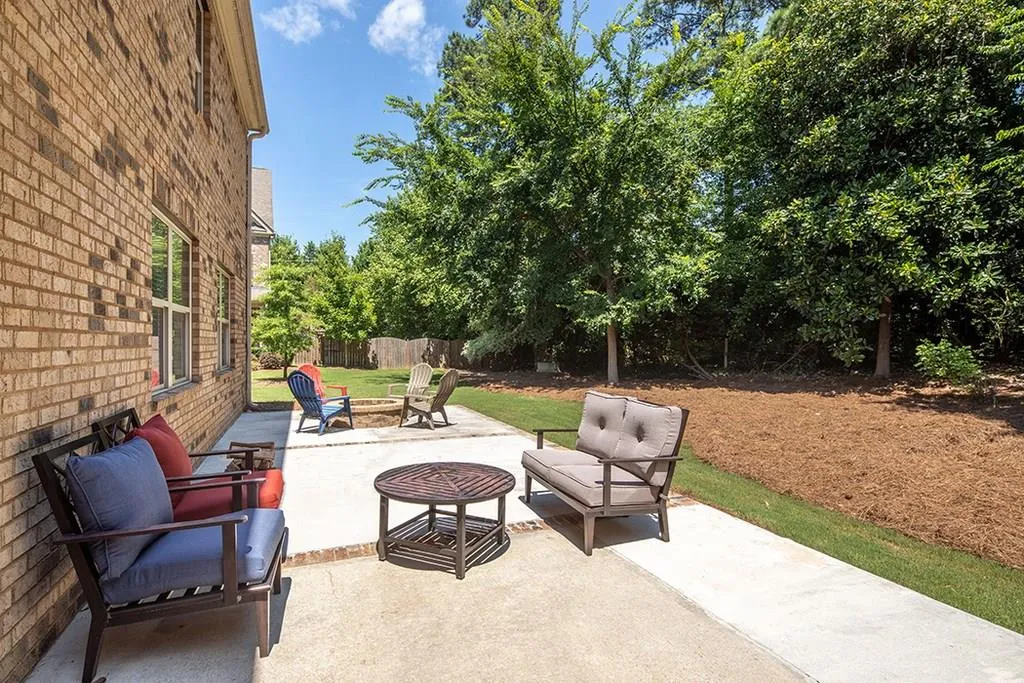 7795 Stratford Lane, Sandy Springs, Georgia 30350, 5 Bedrooms Bedrooms, ,4 BathroomsBathrooms,Residential,Sold,7795 Stratford Lane,6048106