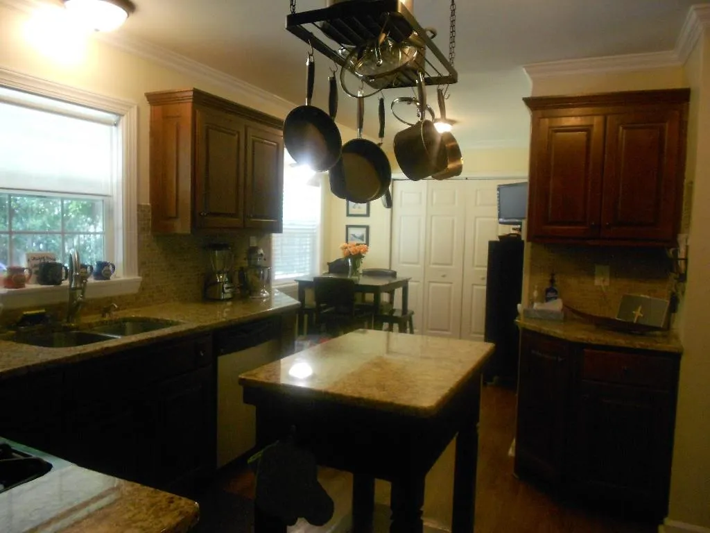 690 Glenforest Road, Atlanta, Georgia 30328, 4 Bedrooms Bedrooms, ,2 BathroomsBathrooms,Residential,Sold,690 Glenforest Road,5591211