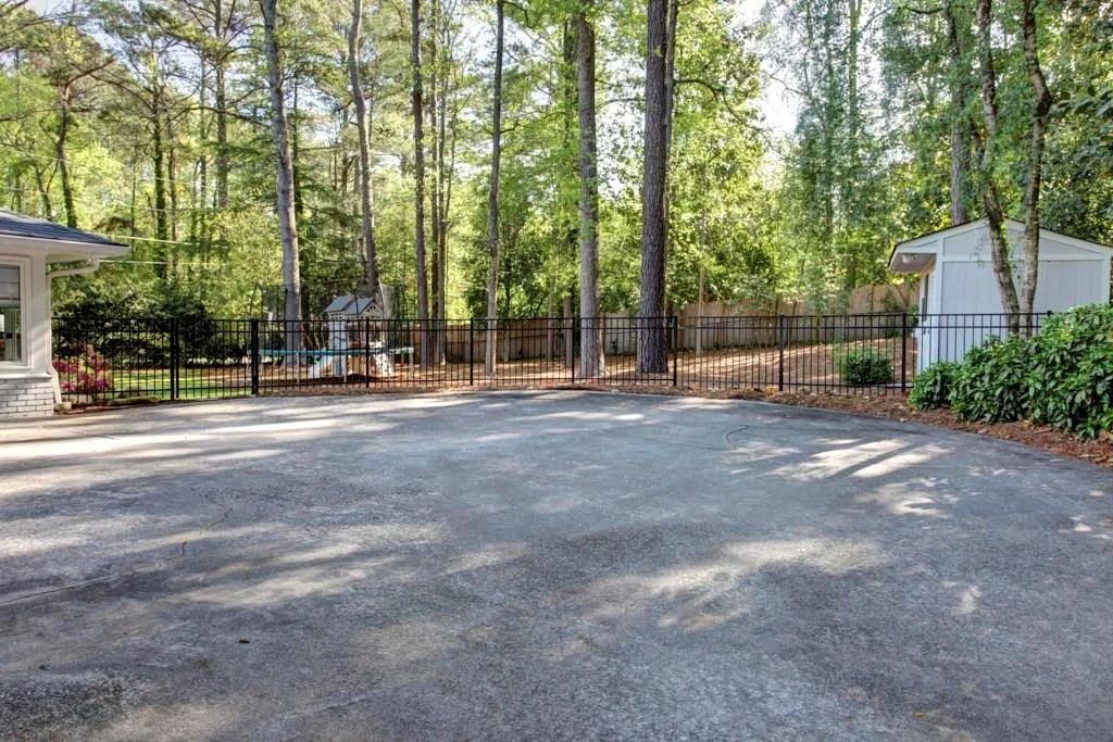 6275 River Shore Parkway, Atlanta, Georgia 30328, 4 Bedrooms Bedrooms, ,3 BathroomsBathrooms,Residential,Sold,6275 River Shore Parkway,5998654