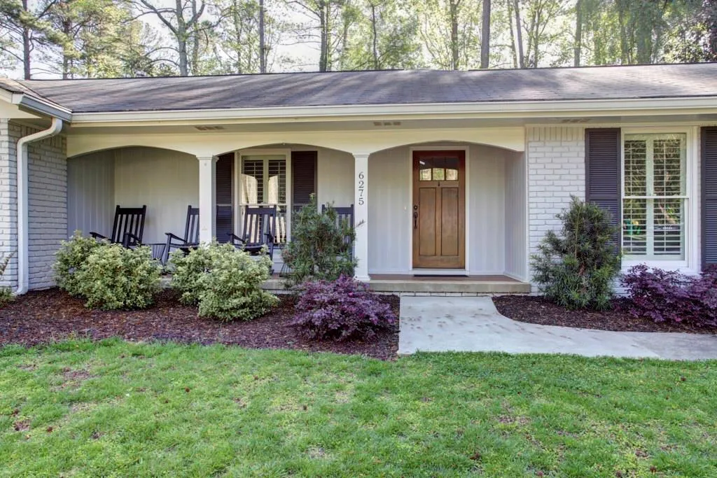 6275 River Shore Parkway, Atlanta, Georgia 30328, 4 Bedrooms Bedrooms, ,3 BathroomsBathrooms,Residential,Sold,6275 River Shore Parkway,5998654