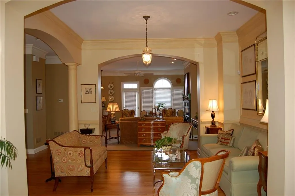 210 Meeting Lane Unit 210, Atlanta, Georgia 30342, 4 Bedrooms Bedrooms, ,3 BathroomsBathrooms,Residential,Sold,210 Meeting Lane Unit 210,6014117