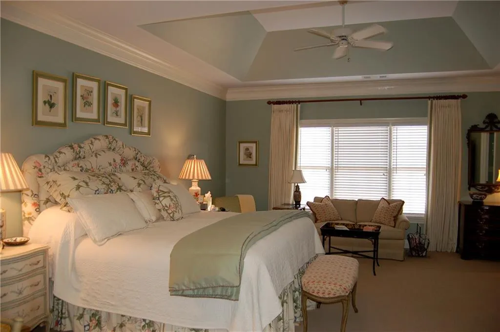 210 Meeting Lane Unit 210, Atlanta, Georgia 30342, 4 Bedrooms Bedrooms, ,3 BathroomsBathrooms,Residential,Sold,210 Meeting Lane Unit 210,6014117