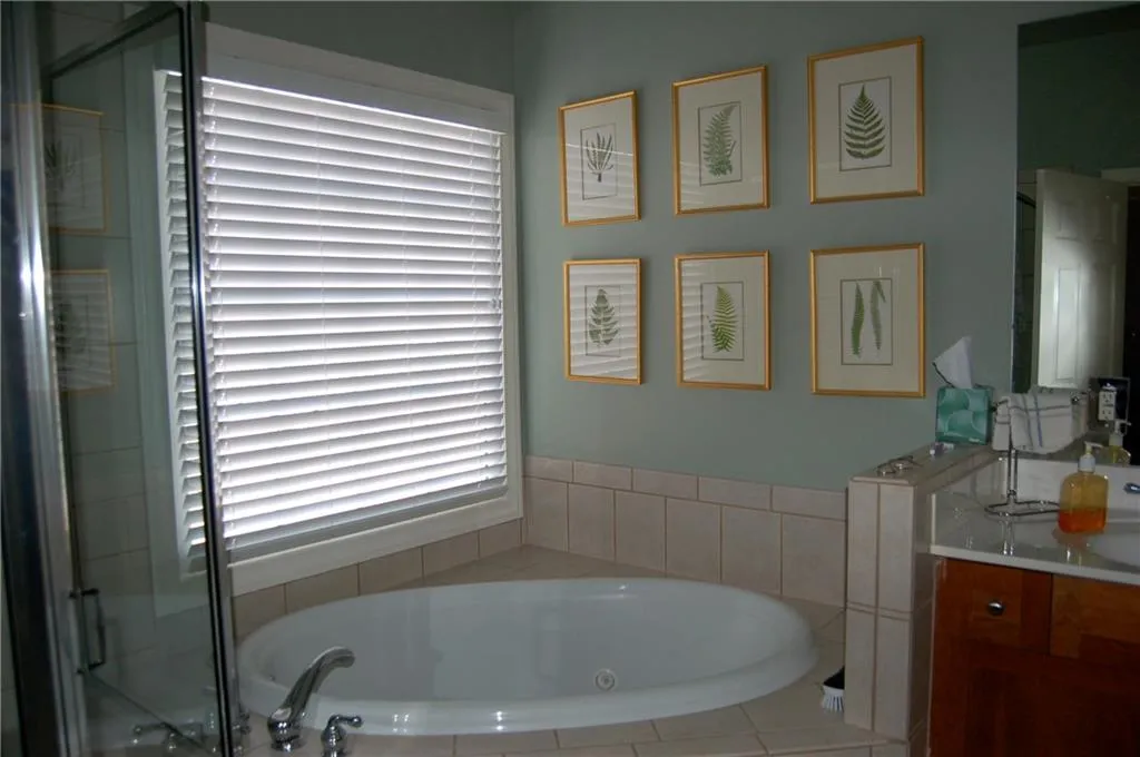 210 Meeting Lane Unit 210, Atlanta, Georgia 30342, 4 Bedrooms Bedrooms, ,3 BathroomsBathrooms,Residential,Sold,210 Meeting Lane Unit 210,6014117