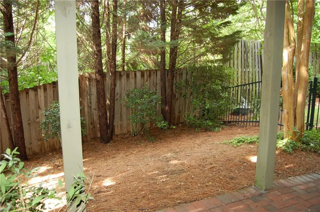 210 Meeting Lane Unit 210, Atlanta, Georgia 30342, 4 Bedrooms Bedrooms, ,3 BathroomsBathrooms,Residential,Sold,210 Meeting Lane Unit 210,6014117