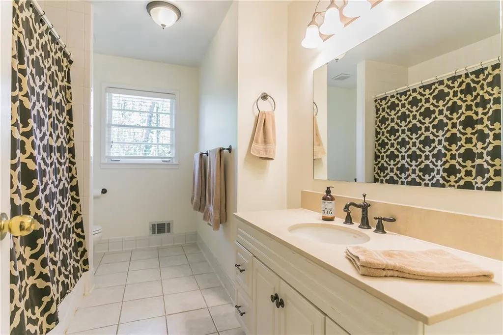 335 Montevallo Drive, Atlanta, Georgia 30342, 4 Bedrooms Bedrooms, ,3 BathroomsBathrooms,Residential,Sold,335 Montevallo Drive,6705396