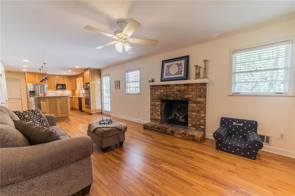 335 Montevallo Drive, Atlanta, Georgia 30342, 4 Bedrooms Bedrooms, ,3 BathroomsBathrooms,Residential,Sold,335 Montevallo Drive,6705396