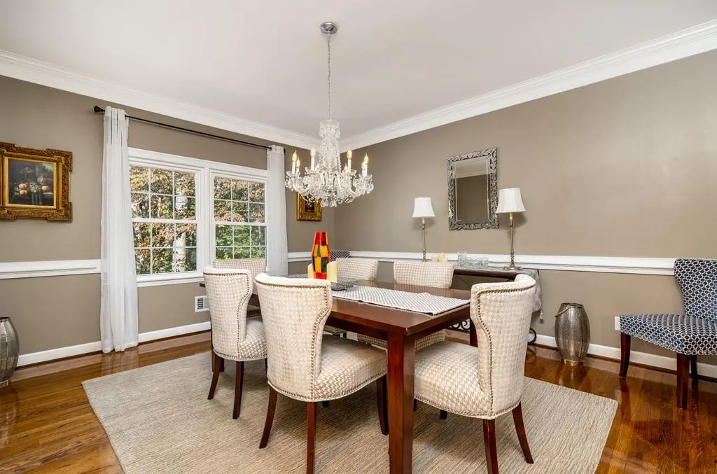 540 Valley Hall Drive, Sandy Springs, Georgia 30350, 5 Bedrooms Bedrooms, ,3 BathroomsBathrooms,Residential,Sold,540 Valley Hall Drive,6786634