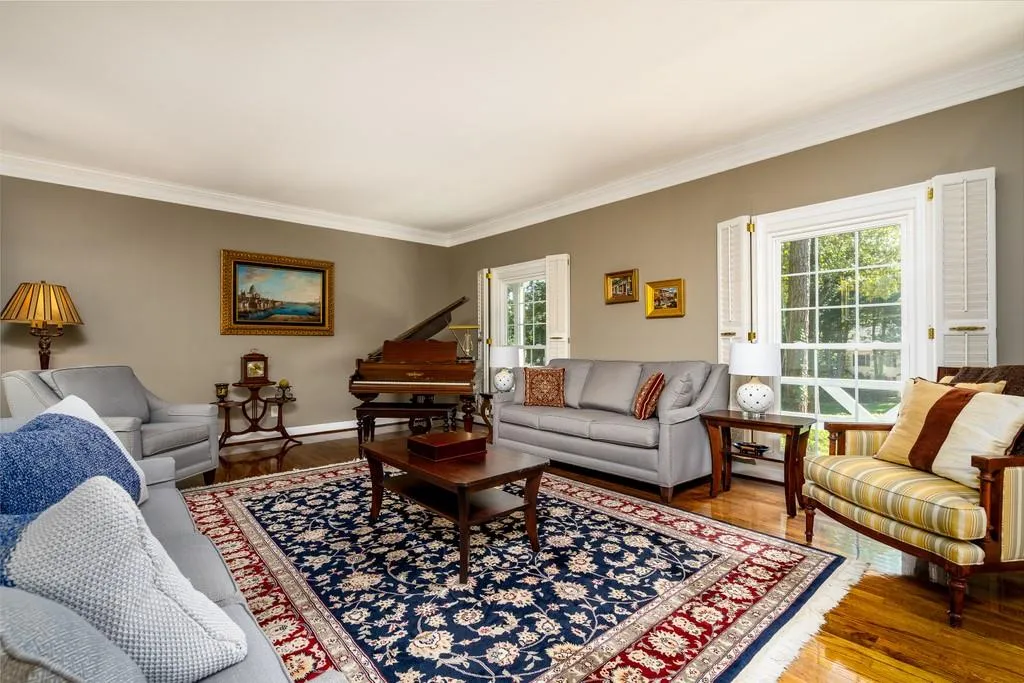 540 Valley Hall Drive, Sandy Springs, Georgia 30350, 5 Bedrooms Bedrooms, ,3 BathroomsBathrooms,Residential,Sold,540 Valley Hall Drive,6786634