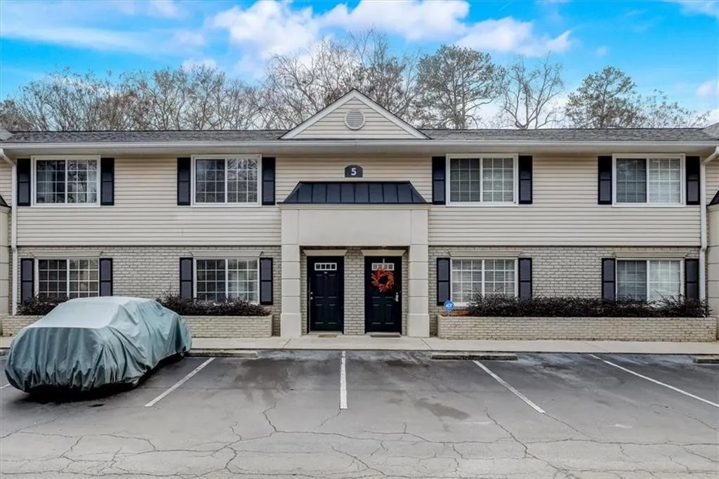 6940 Roswell Road Unit 5c, Atlanta, Georgia 30328, 2 Bedrooms Bedrooms, ,1 BathroomBathrooms,Residential,Sold,6940 Roswell Road Unit 5c,6977043