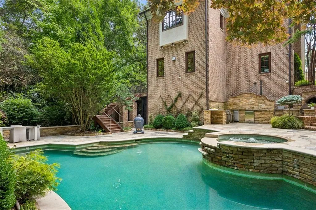 The backyard that makes every weekend a vacation.