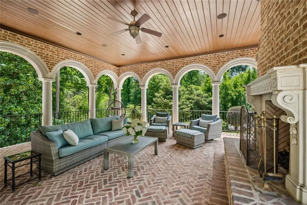 125 Blackland Road Nw, Atlanta, Georgia 30342, 5 Bedrooms Bedrooms, 0 ,5 BathroomsBathrooms,Residential,For Sale,125 Blackland Road Nw,7786547