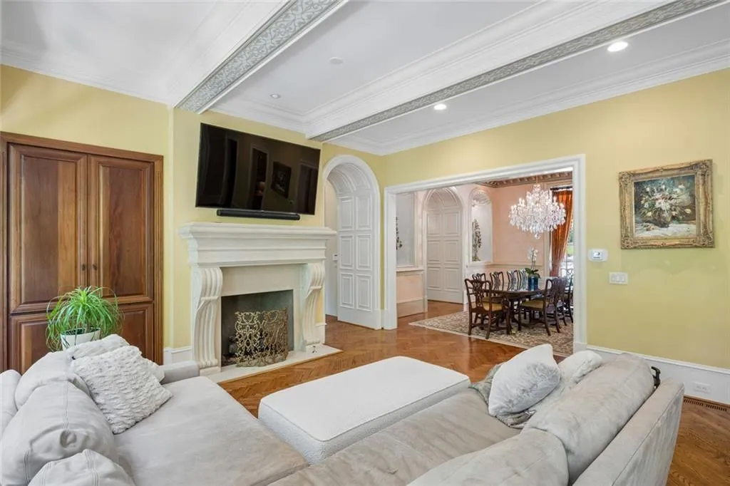 125 Blackland Road Nw, Atlanta, Georgia 30342, 5 Bedrooms Bedrooms, 0 ,5 BathroomsBathrooms,Residential,For Sale,125 Blackland Road Nw,7786547