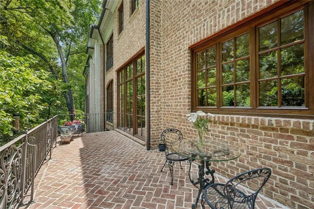 125 Blackland Road Nw, Atlanta, Georgia 30342, 5 Bedrooms Bedrooms, 0 ,5 BathroomsBathrooms,Residential,For Sale,125 Blackland Road Nw,7786547