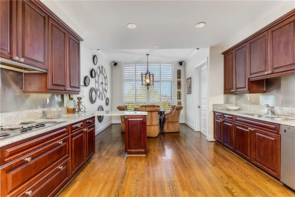 750 Park Avenue Ne Unit 8e, Atlanta, Georgia 30326, 2 Bedrooms Bedrooms, ,2 BathroomsBathrooms,Residential,For Sale,750 Park Avenue Ne Unit 8e,7494921