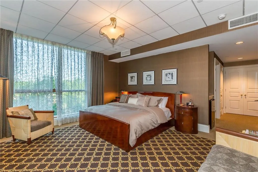 750 Park Avenue Ne Unit 8e, Atlanta, Georgia 30326, 2 Bedrooms Bedrooms, ,2 BathroomsBathrooms,Residential,For Sale,750 Park Avenue Ne Unit 8e,7494921