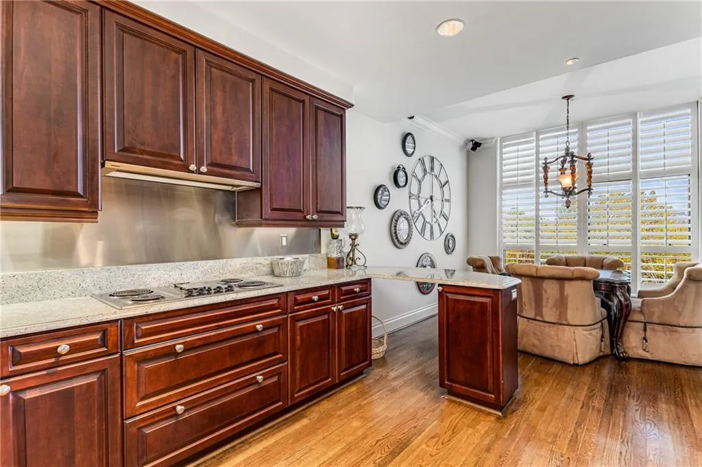 750 Park Avenue Ne Unit 8e, Atlanta, Georgia 30326, 2 Bedrooms Bedrooms, ,2 BathroomsBathrooms,Residential,For Sale,750 Park Avenue Ne Unit 8e,7494921