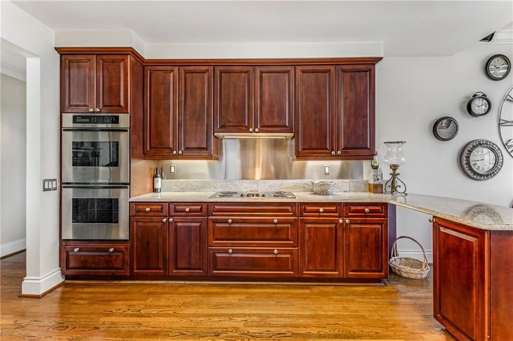 750 Park Avenue Ne Unit 8e, Atlanta, Georgia 30326, 2 Bedrooms Bedrooms, ,2 BathroomsBathrooms,Residential,For Sale,750 Park Avenue Ne Unit 8e,7494921