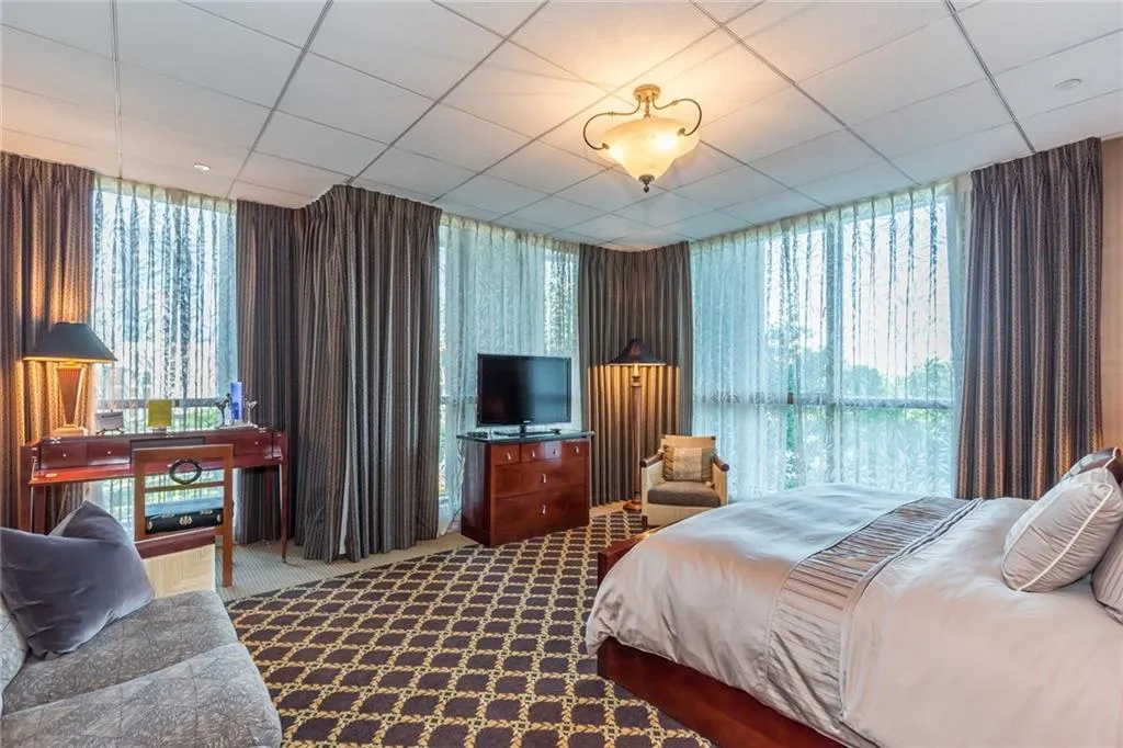 750 Park Avenue Ne Unit 8e, Atlanta, Georgia 30326, 2 Bedrooms Bedrooms, ,2 BathroomsBathrooms,Residential,For Sale,750 Park Avenue Ne Unit 8e,7494921