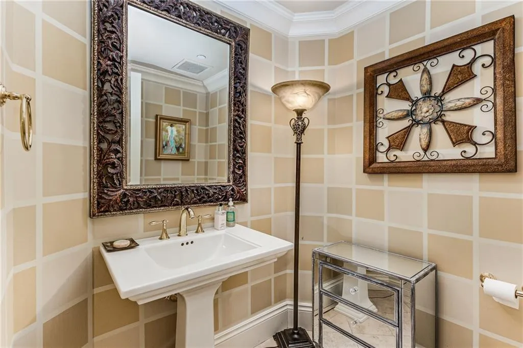750 Park Avenue Ne Unit 8e, Atlanta, Georgia 30326, 2 Bedrooms Bedrooms, ,2 BathroomsBathrooms,Residential,For Sale,750 Park Avenue Ne Unit 8e,7494921