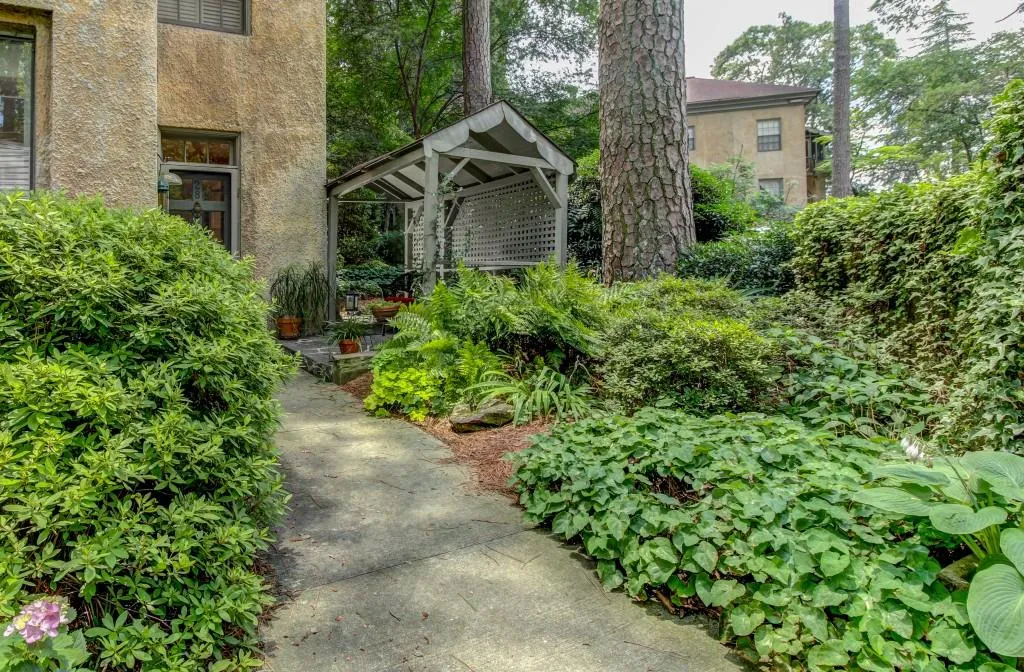 200 Montgomery Ferry Road Unit 28, Atlanta, Georgia 30309, 1 Bedroom Bedrooms, ,1 BathroomBathrooms,Residential,Sold,200 Montgomery Ferry Road Unit 28,5548664