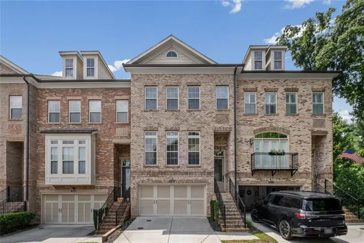 Lots of windows allow natural light in the kitchen and the secondary Bedrooms .  Private entry