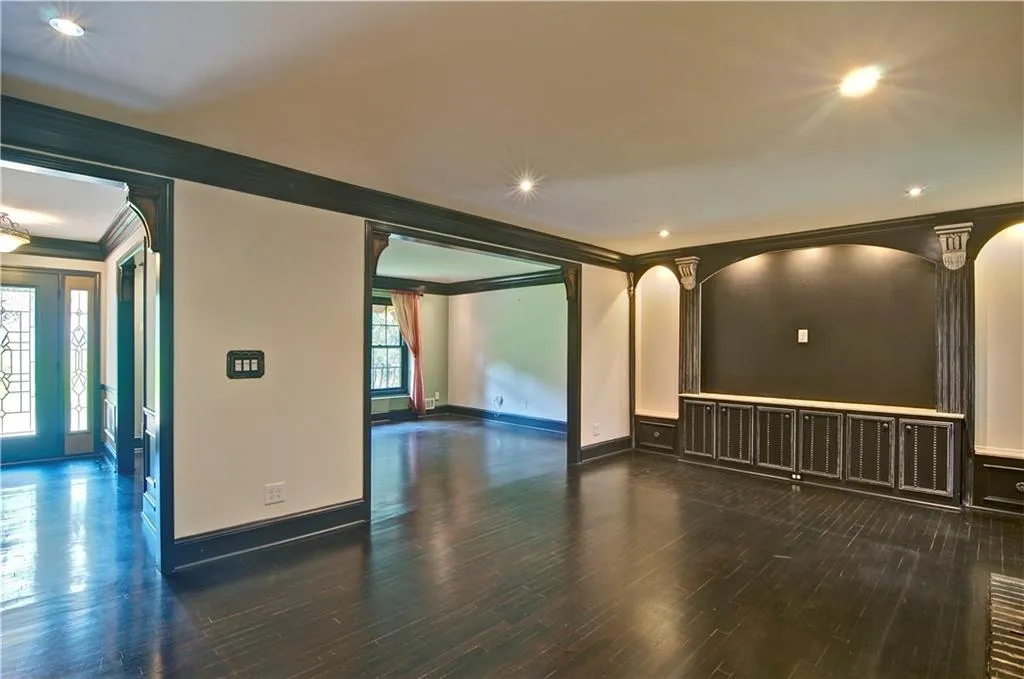 Family room with crown molding, hardwood floors, and recessed lighting