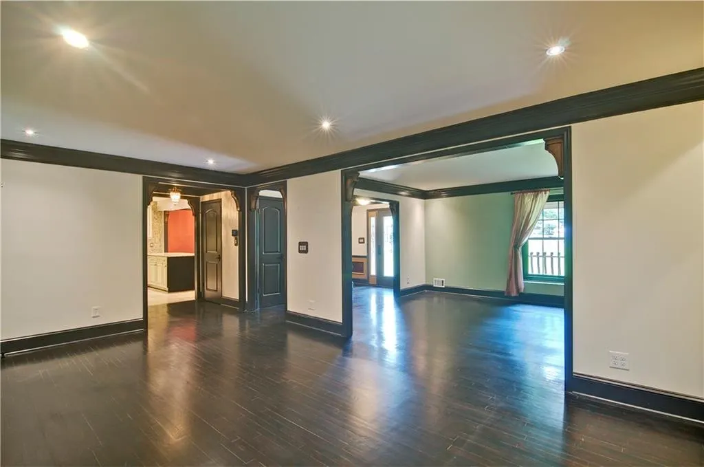 Family room with crown molding, hardwood floors, and recessed lighting