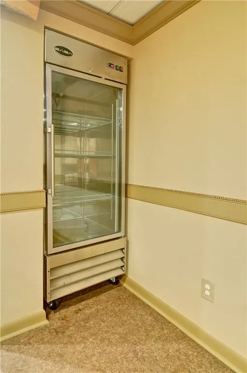 This commercial sized bar fridge offers plenty of space for all of your ice cold beverages