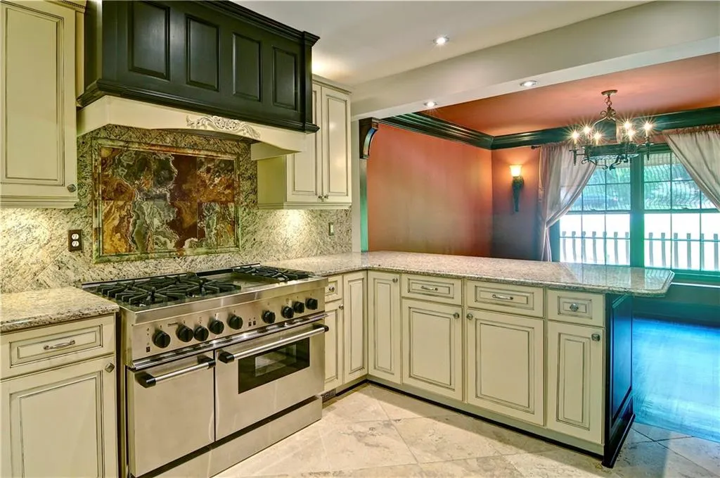 That stove!!!  Look at that amazing gas stove with double overs and six burners