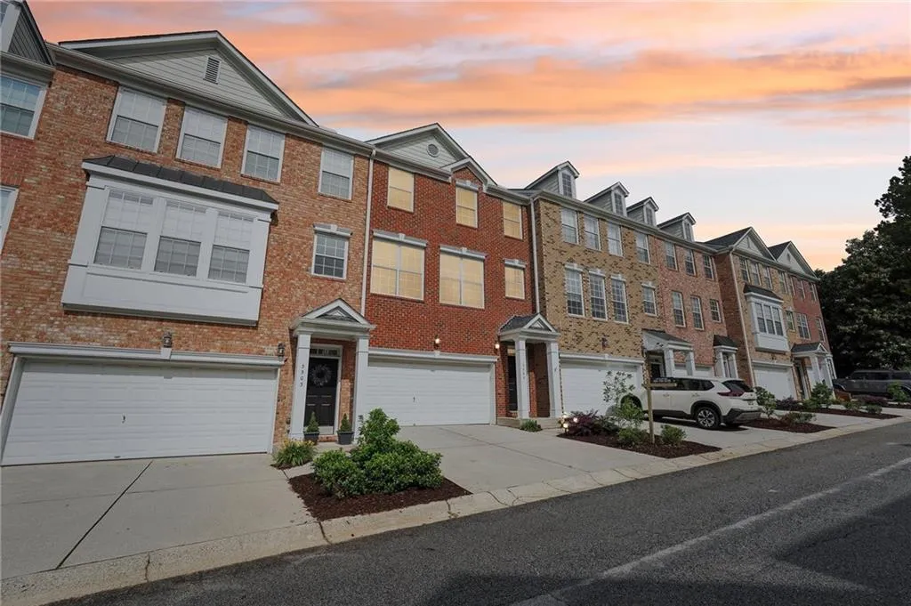3505 Chattahoochee Summit Lane Se Unit 25, Atlanta, Georgia 30339, 3 Bedrooms Bedrooms, ,3 BathroomsBathrooms,Residential,For Sale,3505 Chattahoochee Summit Lane Se Unit 25,7627990