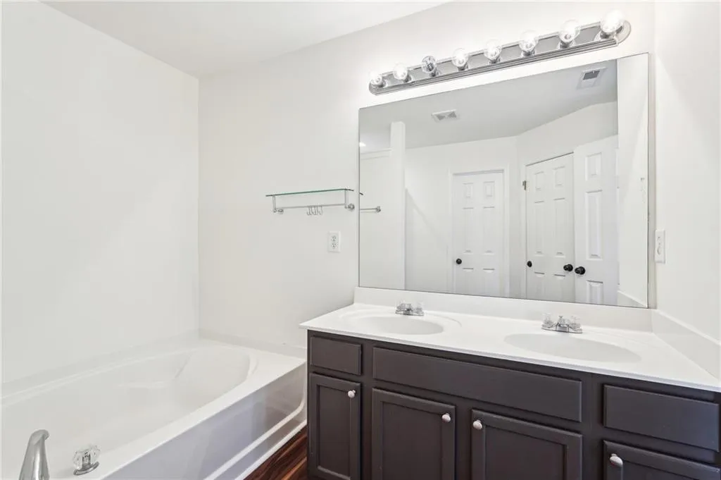 3505 Chattahoochee Summit Lane Se Unit 25, Atlanta, Georgia 30339, 3 Bedrooms Bedrooms, ,3 BathroomsBathrooms,Residential,For Sale,3505 Chattahoochee Summit Lane Se Unit 25,7627990