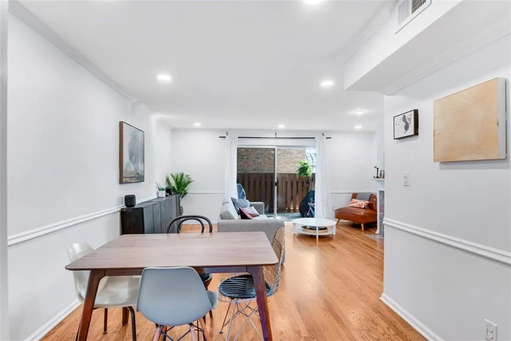 6700 Roswell Road Unit 16f, Atlanta, Georgia 30328, 2 Bedrooms Bedrooms, ,1 BathroomBathrooms,Residential,Sold,6700 Roswell Road Unit 16f,6875515