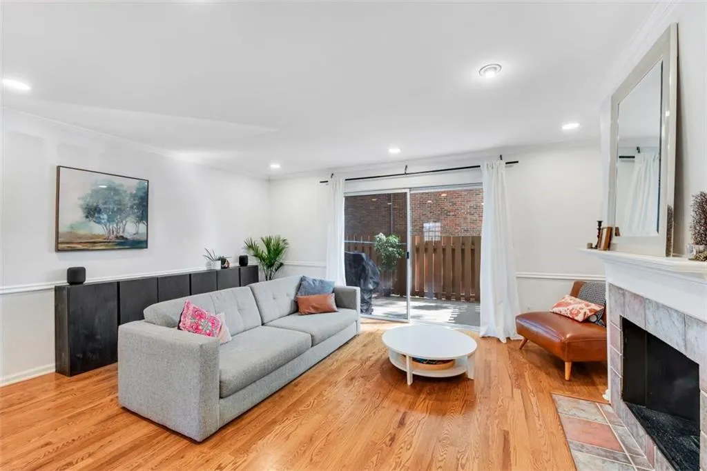 6700 Roswell Road Unit 16f, Atlanta, Georgia 30328, 2 Bedrooms Bedrooms, ,1 BathroomBathrooms,Residential,Sold,6700 Roswell Road Unit 16f,6875515