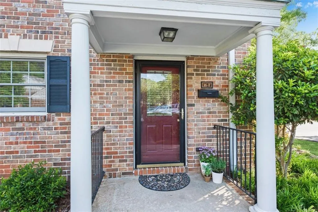 6700 Roswell Road Unit 16f, Atlanta, Georgia 30328, 2 Bedrooms Bedrooms, ,1 BathroomBathrooms,Residential,Sold,6700 Roswell Road Unit 16f,6875515