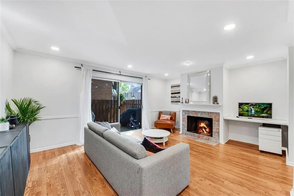 6700 Roswell Road Unit 16f, Atlanta, Georgia 30328, 2 Bedrooms Bedrooms, ,1 BathroomBathrooms,Residential,Sold,6700 Roswell Road Unit 16f,6875515