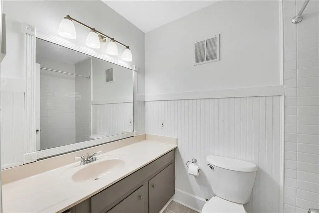 6700 Roswell Road Unit 16f, Atlanta, Georgia 30328, 2 Bedrooms Bedrooms, ,1 BathroomBathrooms,Residential,Sold,6700 Roswell Road Unit 16f,6875515