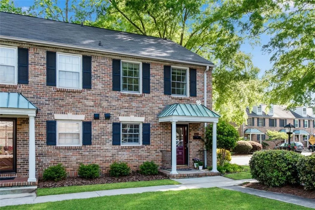 6700 Roswell Road Unit 16f, Atlanta, Georgia 30328, 2 Bedrooms Bedrooms, ,1 BathroomBathrooms,Residential,Sold,6700 Roswell Road Unit 16f,6875515