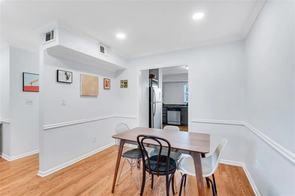 6700 Roswell Road Unit 16f, Atlanta, Georgia 30328, 2 Bedrooms Bedrooms, ,1 BathroomBathrooms,Residential,Sold,6700 Roswell Road Unit 16f,6875515